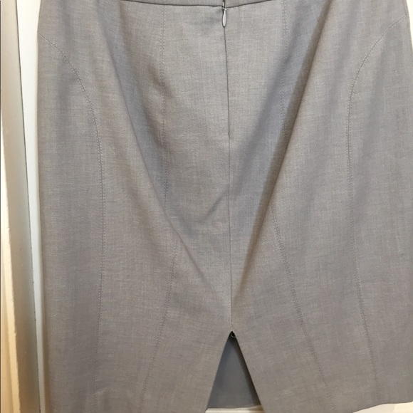 Express pencil skirt in light grey - Picture 2 of 4